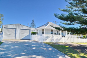 Joanna Cottage - Bring your own linen, South West Rocks